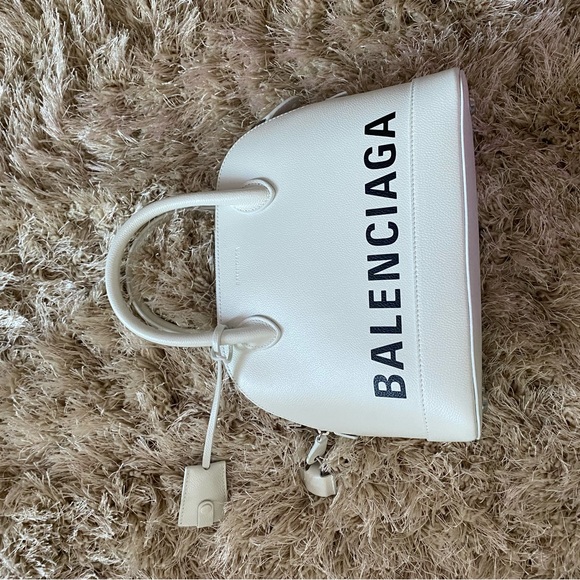 White Balenciaga bag unused and comes with body strap as well as keys and lock - Picture 7 of 8